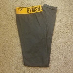 Gym shark leggings